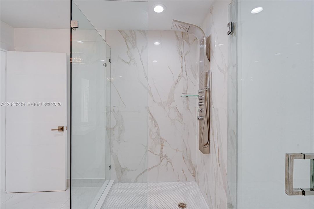 For Rent: $14,900 (4 beds, 3 baths, 2316 Square Feet)