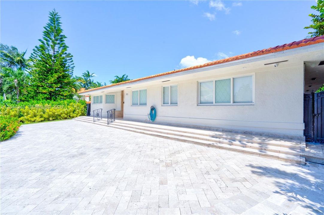 For Rent: $14,900 (4 beds, 3 baths, 2316 Square Feet)