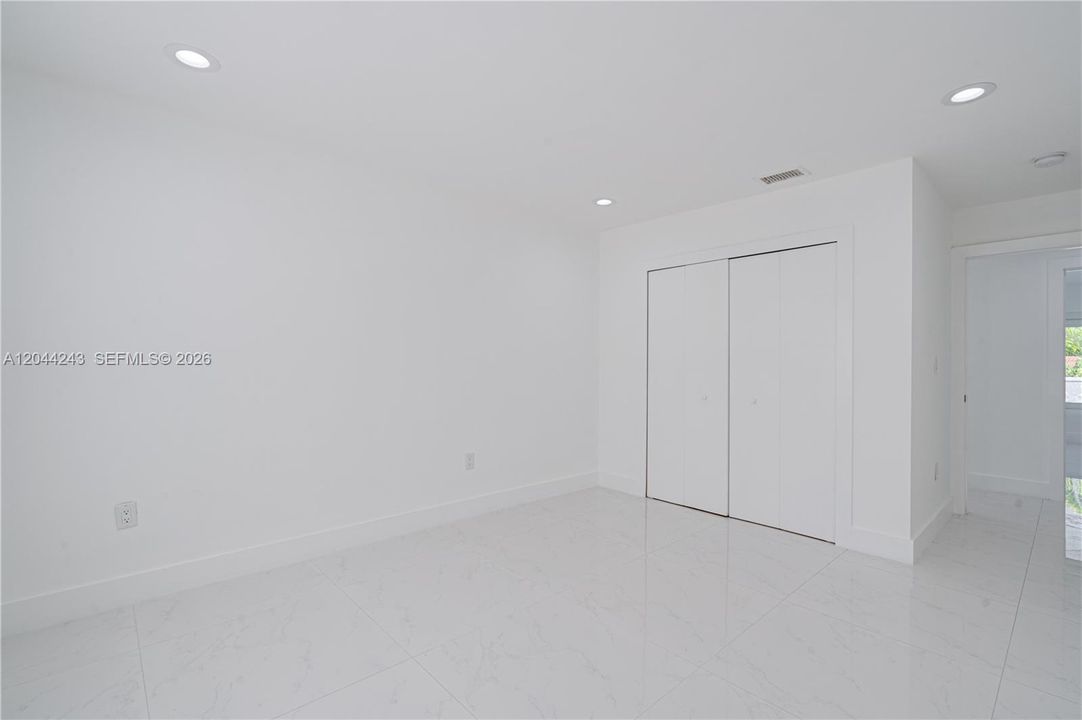 For Rent: $14,900 (4 beds, 3 baths, 2316 Square Feet)
