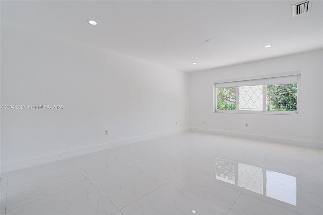 For Rent: $14,900 (4 beds, 3 baths, 2316 Square Feet)