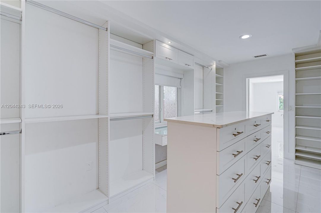 For Rent: $14,900 (4 beds, 3 baths, 2316 Square Feet)