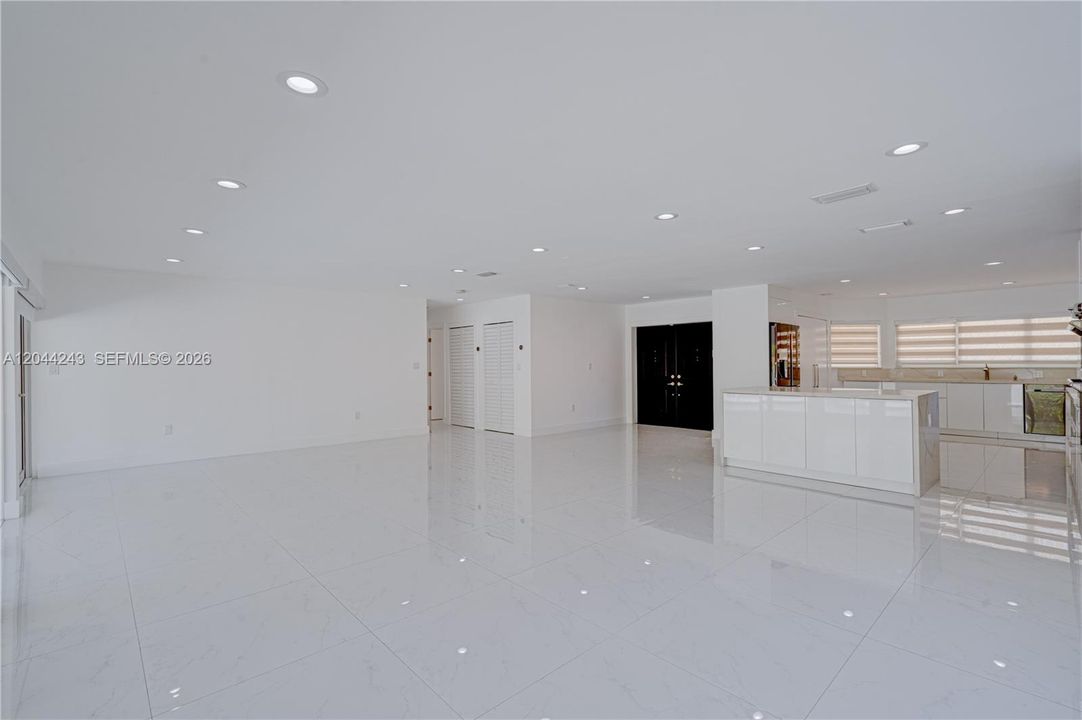 For Rent: $14,900 (4 beds, 3 baths, 2316 Square Feet)