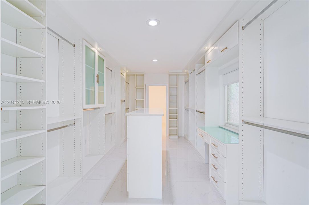 For Rent: $14,900 (4 beds, 3 baths, 2316 Square Feet)
