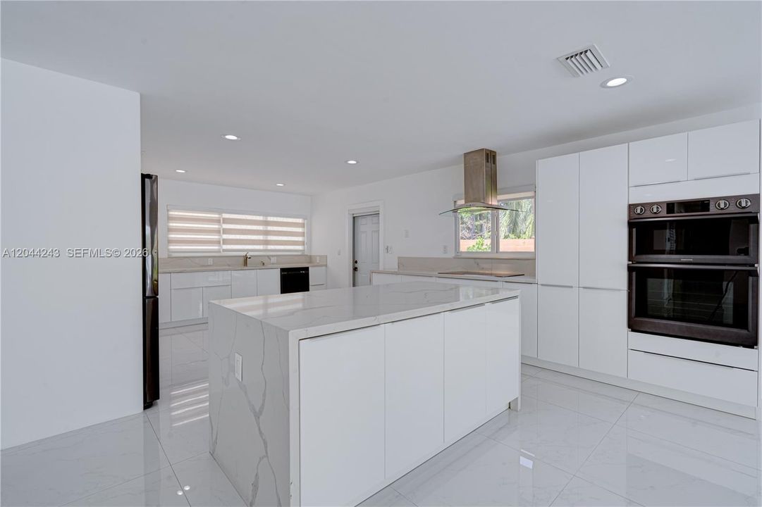 For Rent: $14,900 (4 beds, 3 baths, 2316 Square Feet)
