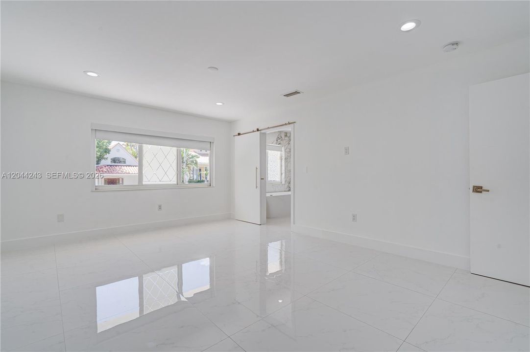 For Rent: $14,900 (4 beds, 3 baths, 2316 Square Feet)