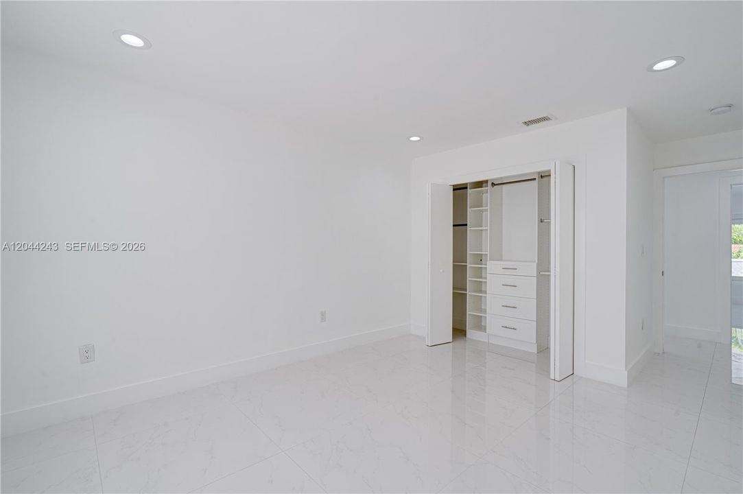For Rent: $14,900 (4 beds, 3 baths, 2316 Square Feet)