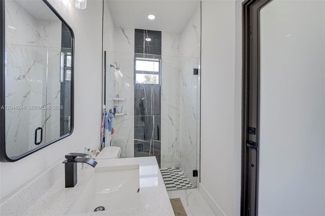 En Venta: $459,999 (3 camas, 2 baños, 1631 Pies cuadrados)