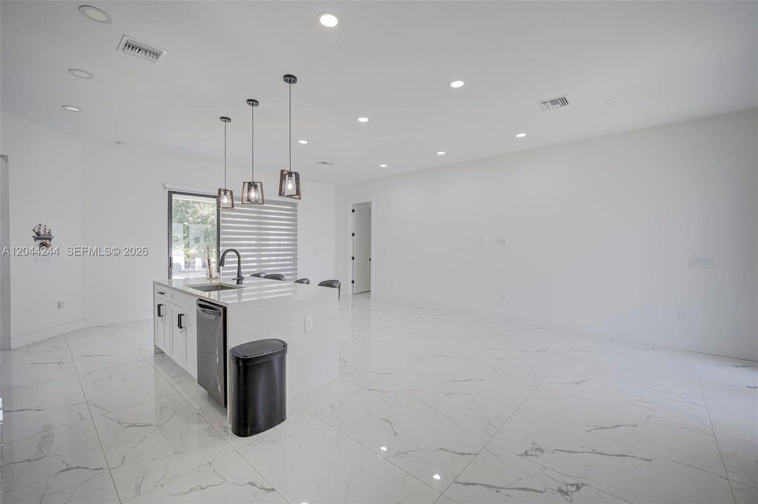 En Venta: $459,999 (3 camas, 2 baños, 1631 Pies cuadrados)