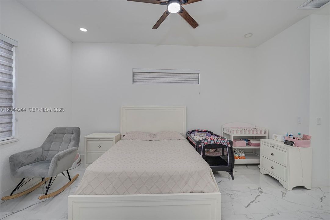 En Venta: $459,999 (3 camas, 2 baños, 1631 Pies cuadrados)
