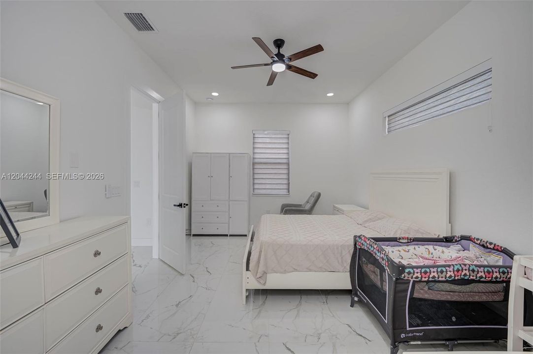 En Venta: $459,999 (3 camas, 2 baños, 1631 Pies cuadrados)
