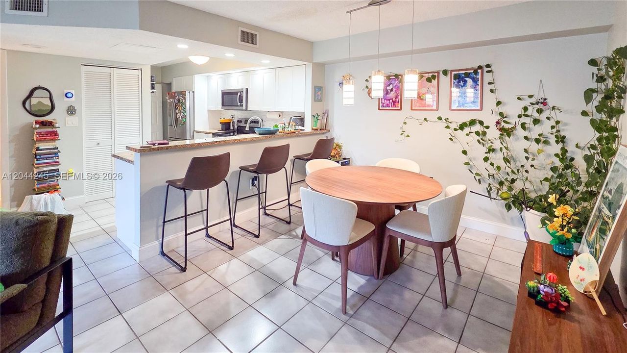В аренду: $1,900 (1 спален, 1 ванн, 813 Квадратных фут)