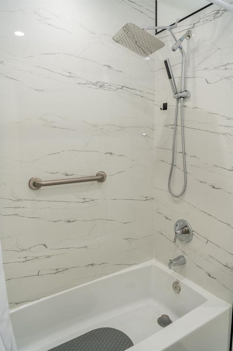 Full Bath Tub