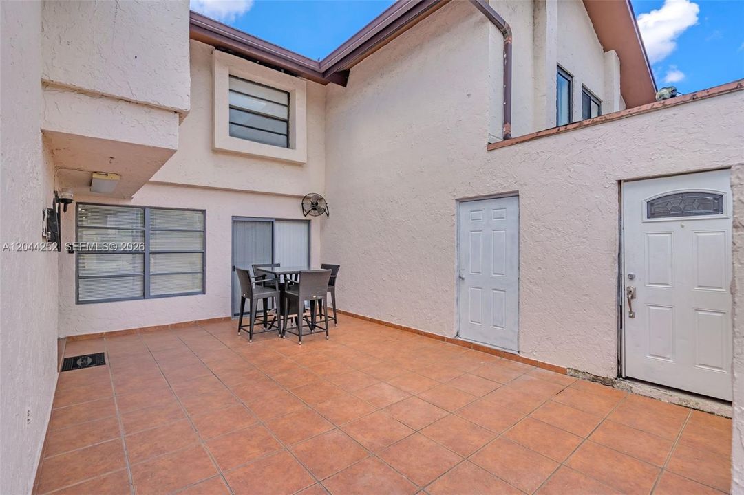 En Venta: $290,000 (3 camas, 2 baños, 1171 Pies cuadrados)