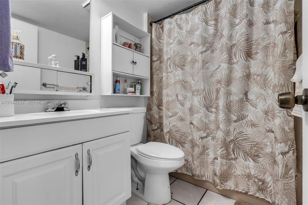 En Venta: $290,000 (3 camas, 2 baños, 1171 Pies cuadrados)