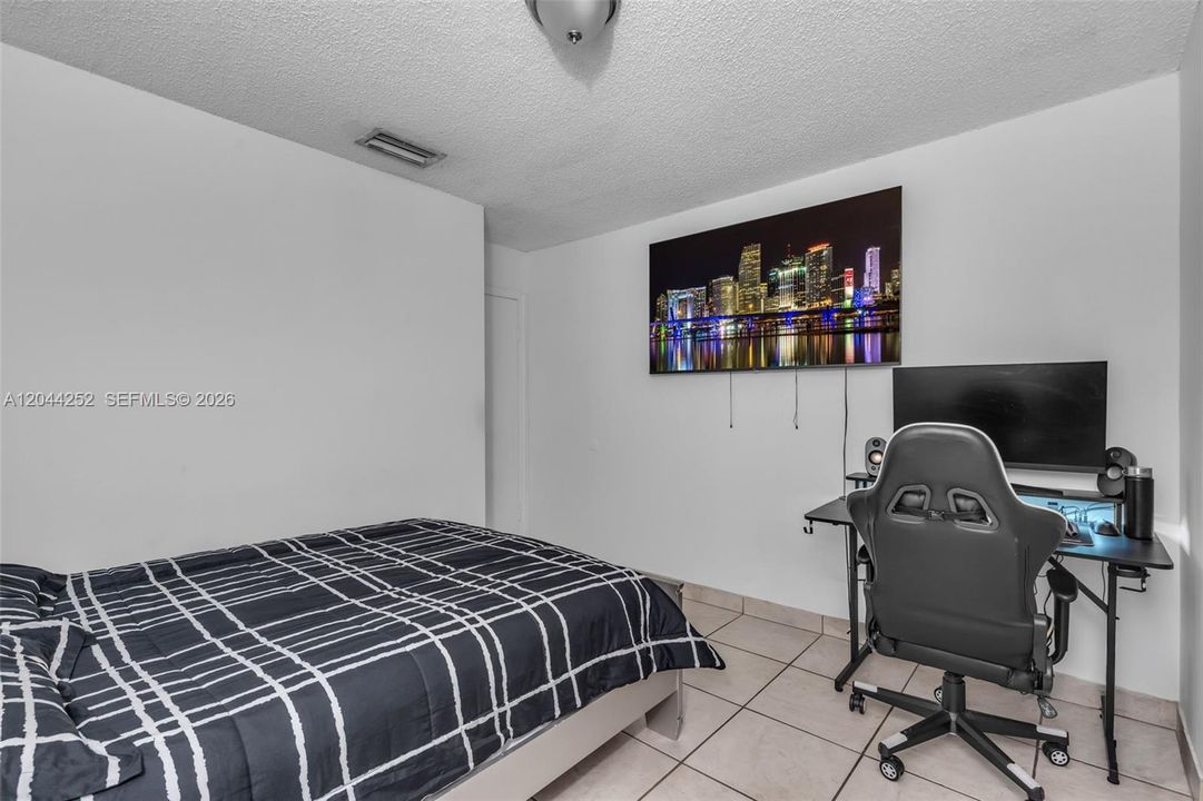En Venta: $290,000 (3 camas, 2 baños, 1171 Pies cuadrados)