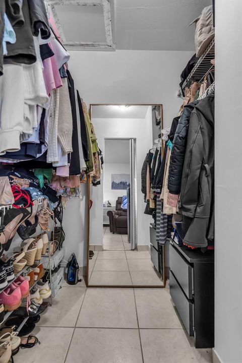 En Venta: $290,000 (3 camas, 2 baños, 1171 Pies cuadrados)