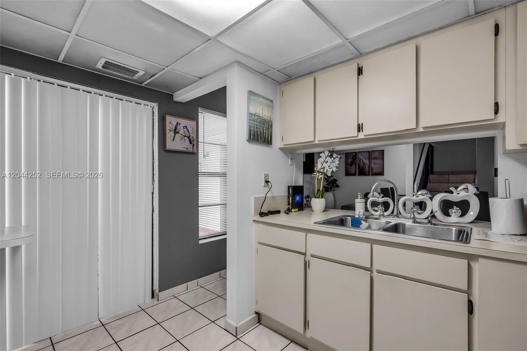 En Venta: $290,000 (3 camas, 2 baños, 1171 Pies cuadrados)