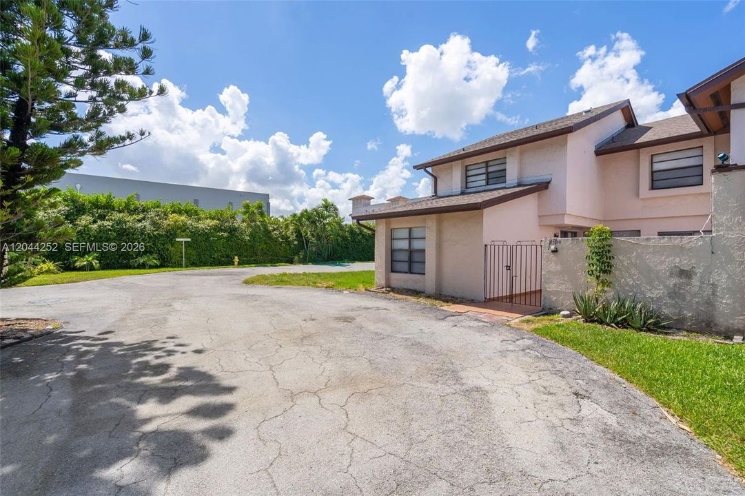 En Venta: $290,000 (3 camas, 2 baños, 1171 Pies cuadrados)