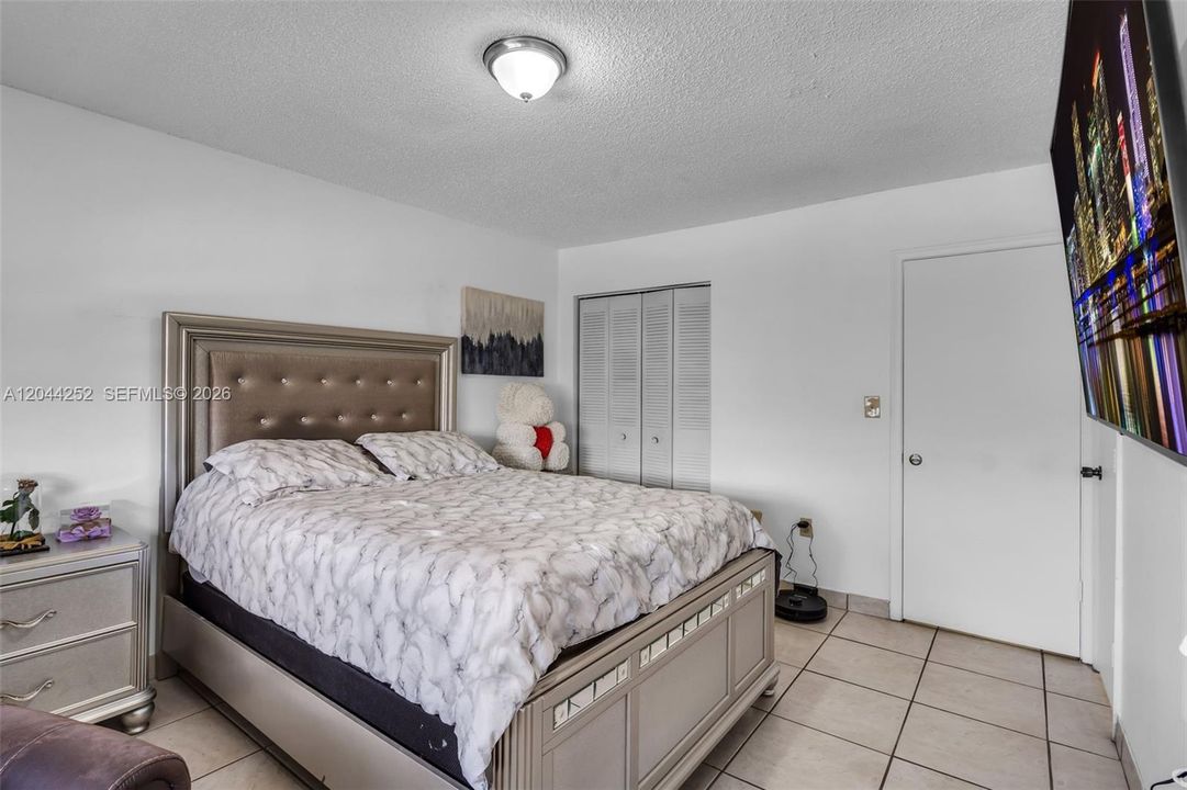 En Venta: $290,000 (3 camas, 2 baños, 1171 Pies cuadrados)