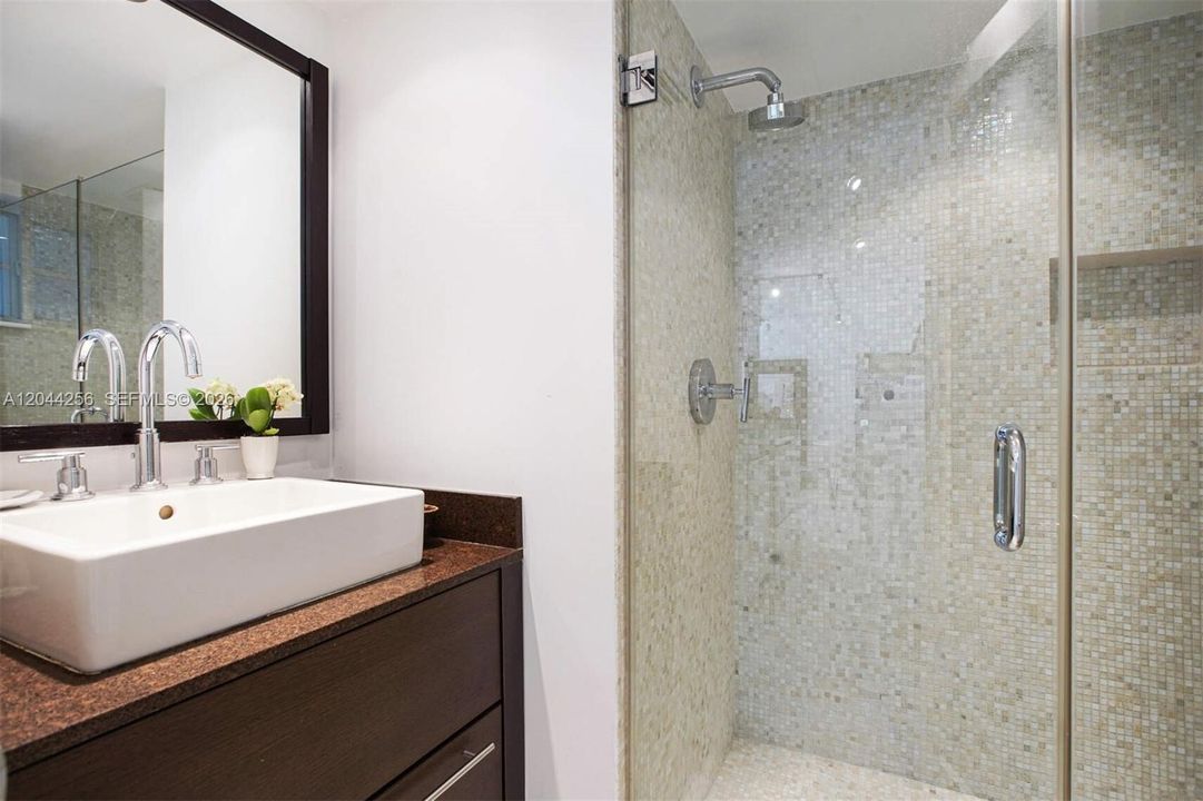For Rent: $3,500 (1 beds, 2 baths, 747 Square Feet)