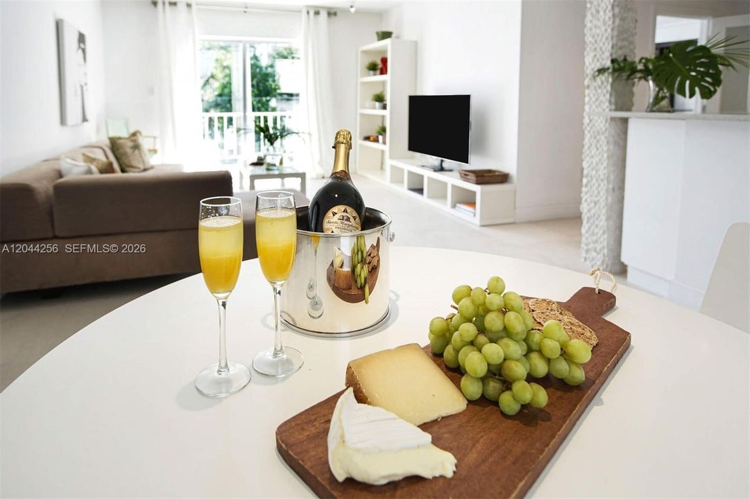 For Rent: $3,500 (1 beds, 2 baths, 747 Square Feet)