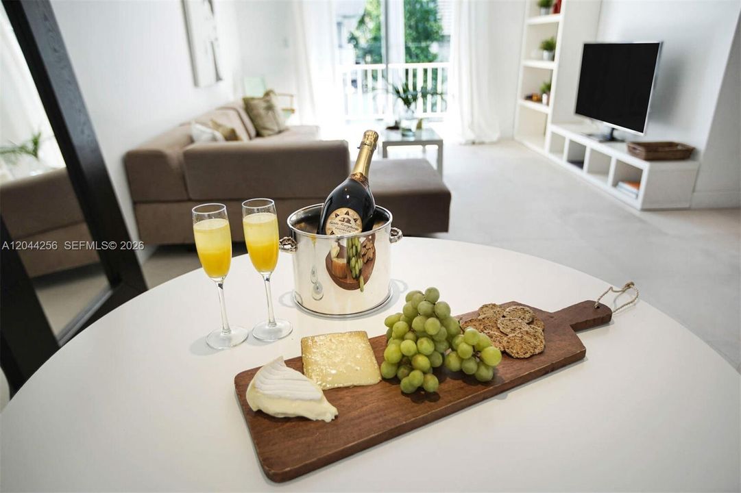 For Rent: $3,500 (1 beds, 2 baths, 747 Square Feet)