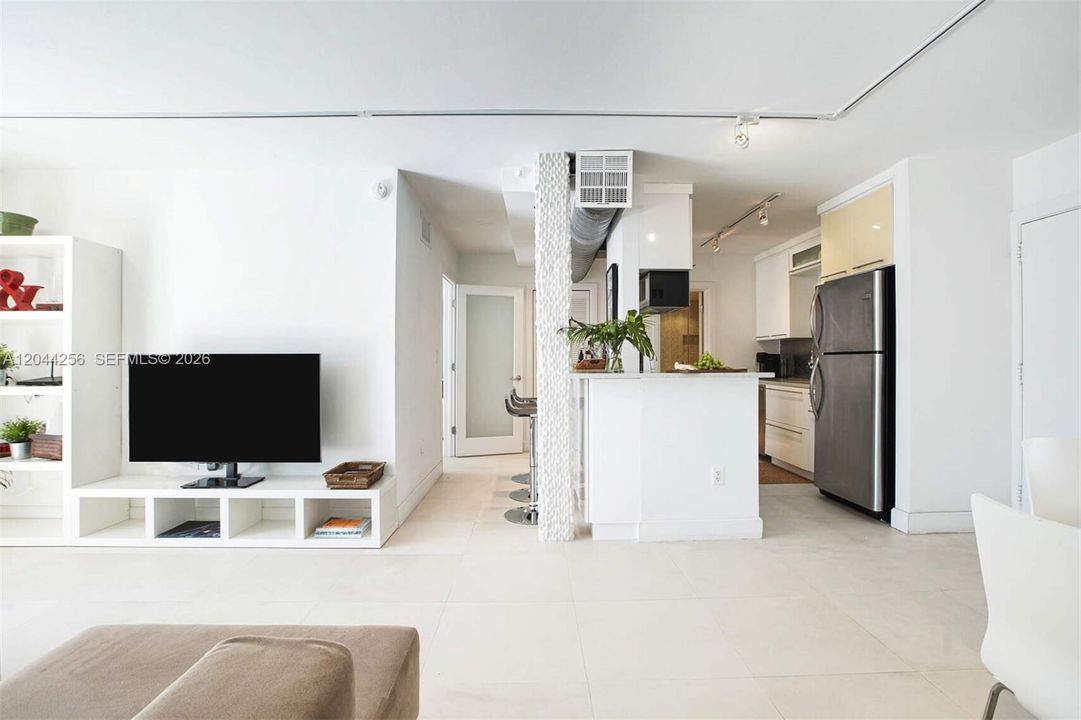 For Rent: $3,500 (1 beds, 2 baths, 747 Square Feet)
