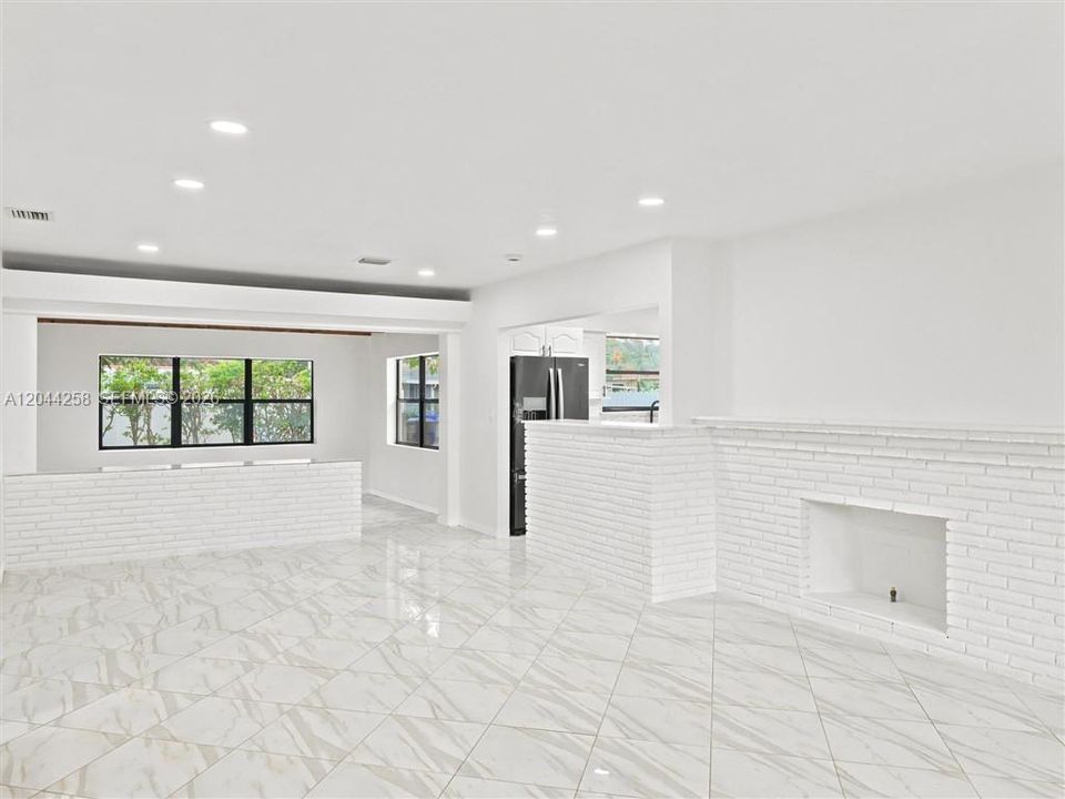 На продажу: $549,999 (3 спален, 2 ванн, 1364 Квадратных фут)