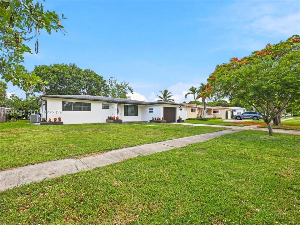 На продажу: $549,999 (3 спален, 2 ванн, 1364 Квадратных фут)
