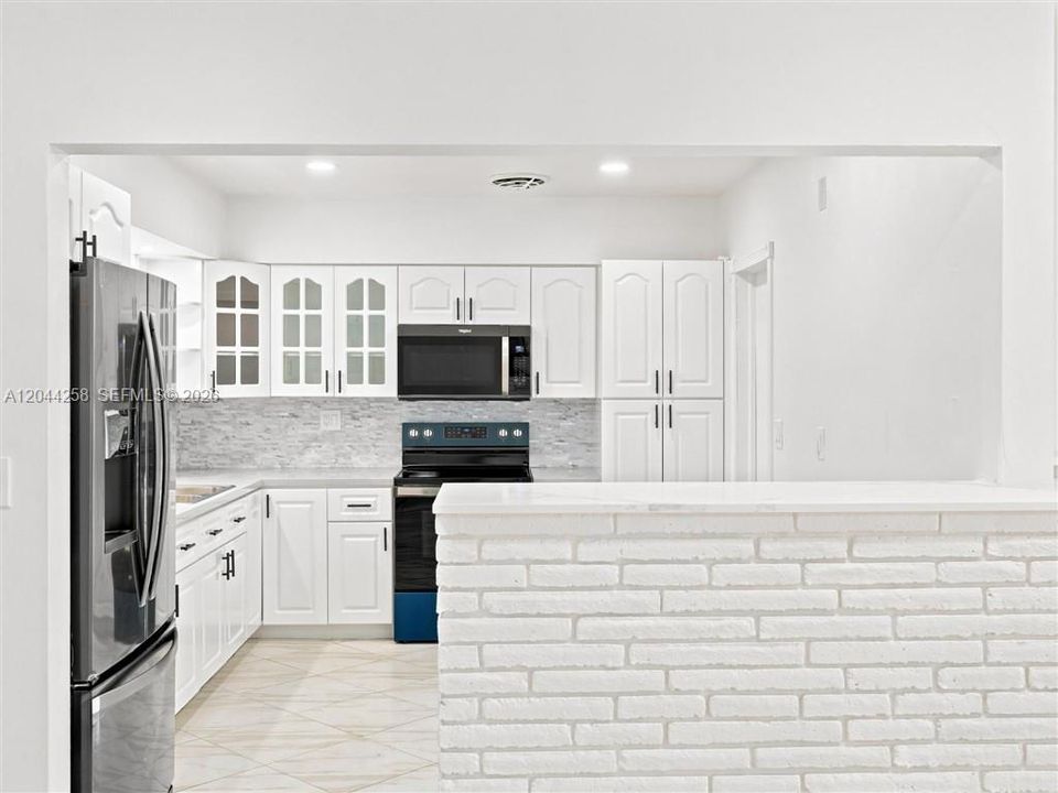 На продажу: $549,999 (3 спален, 2 ванн, 1364 Квадратных фут)