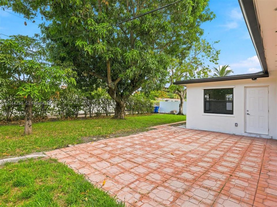 На продажу: $549,999 (3 спален, 2 ванн, 1364 Квадратных фут)