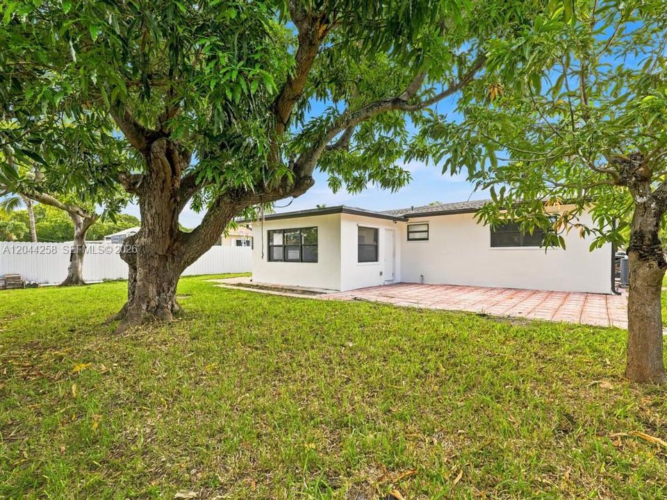 На продажу: $549,999 (3 спален, 2 ванн, 1364 Квадратных фут)