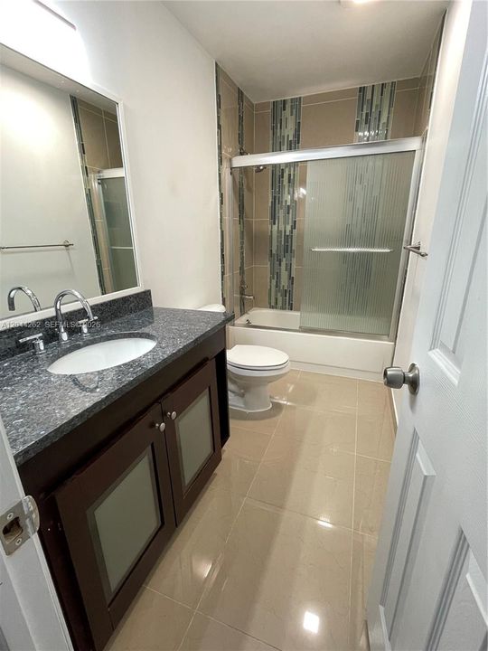 En Venta: $499,900 (3 camas, 3 baños, 1818 Pies cuadrados)