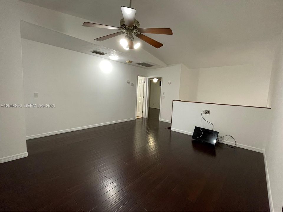 En Venta: $499,900 (3 camas, 3 baños, 1818 Pies cuadrados)