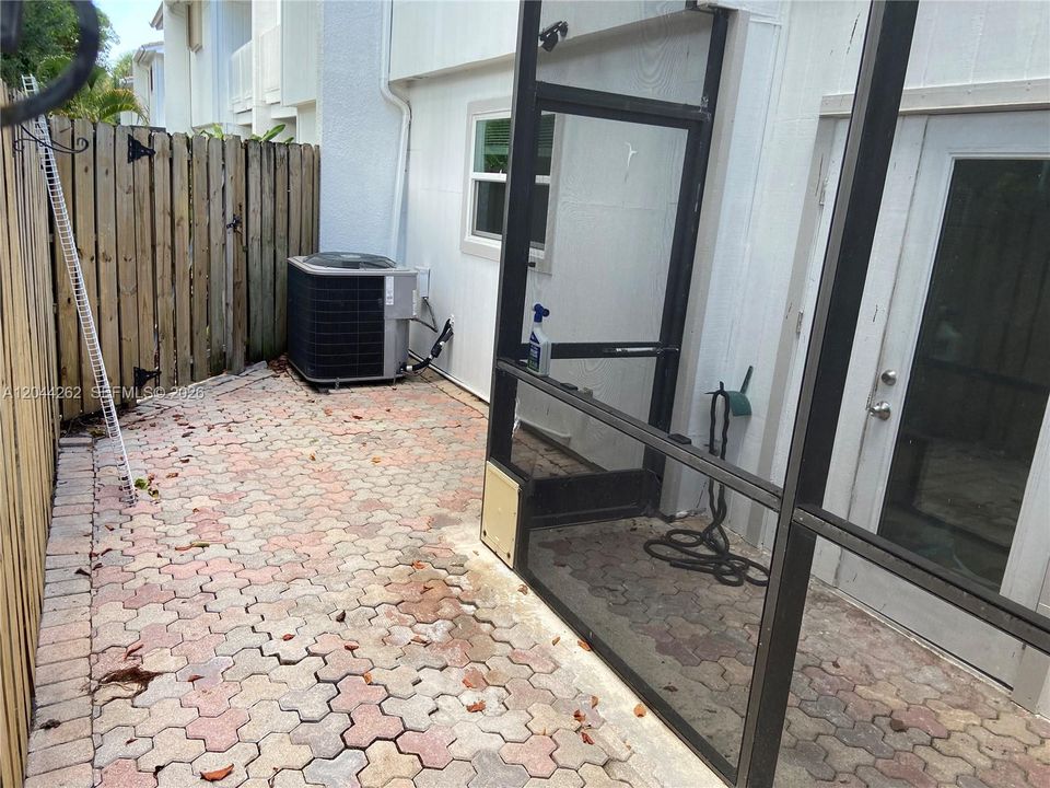 En Venta: $499,900 (3 camas, 3 baños, 1818 Pies cuadrados)