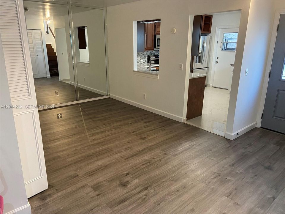 En Venta: $499,900 (3 camas, 3 baños, 1818 Pies cuadrados)