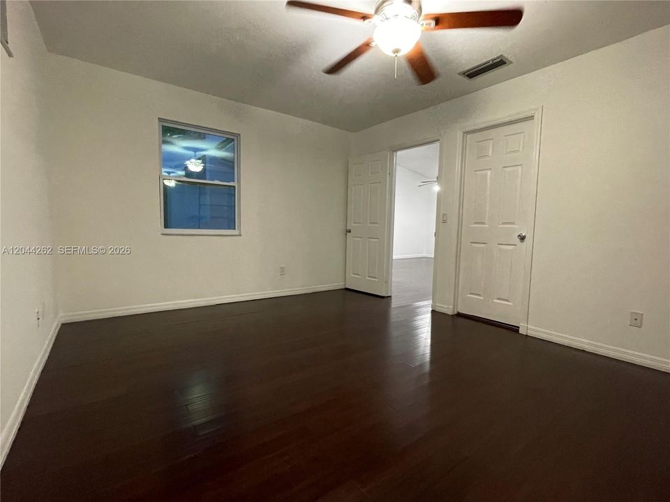 En Venta: $499,900 (3 camas, 3 baños, 1818 Pies cuadrados)