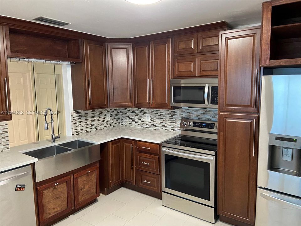 En Venta: $499,900 (3 camas, 3 baños, 1818 Pies cuadrados)