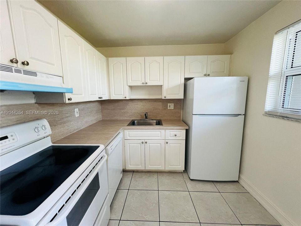 В аренду: $1,900 (1 спален, 1 ванн, 752 Квадратных фут)