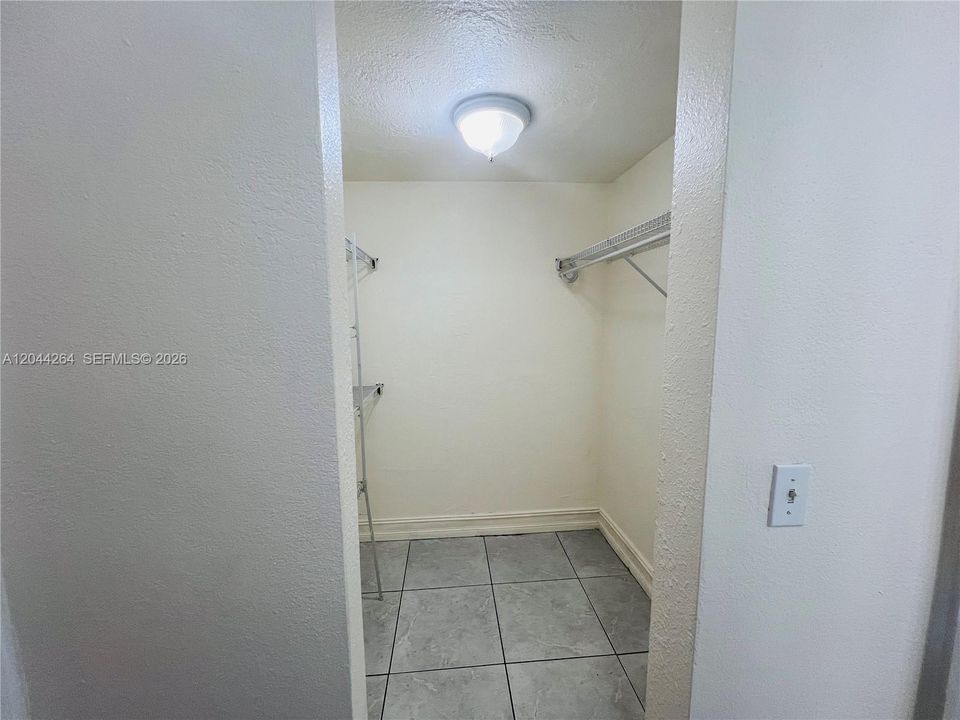 В аренду: $1,900 (1 спален, 1 ванн, 752 Квадратных фут)