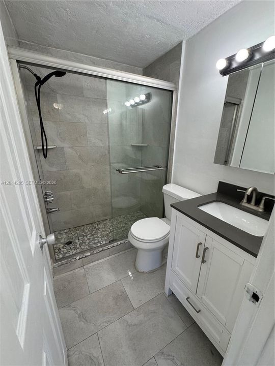 For Sale: $199,000 (2 beds, 1 baths, 670 Square Feet)