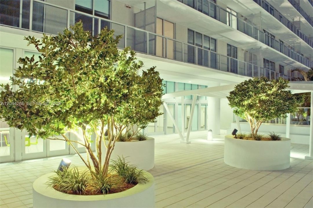 For Rent: $3,000 (1 beds, 1 baths, 693 Square Feet)
