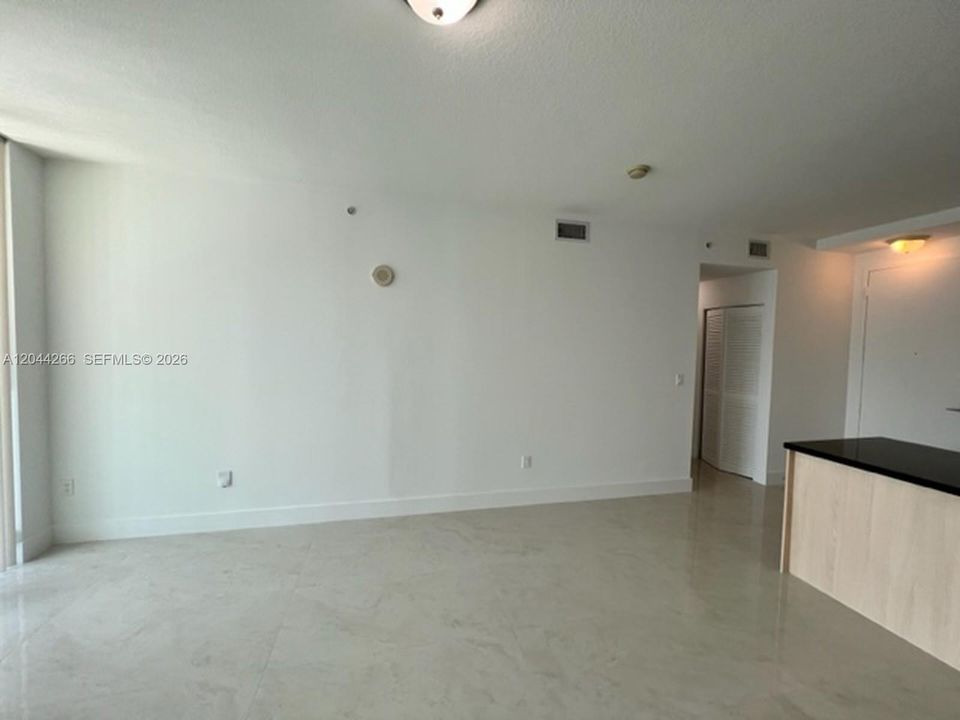 For Rent: $3,000 (1 beds, 1 baths, 693 Square Feet)