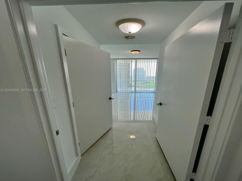 For Rent: $3,000 (1 beds, 1 baths, 693 Square Feet)