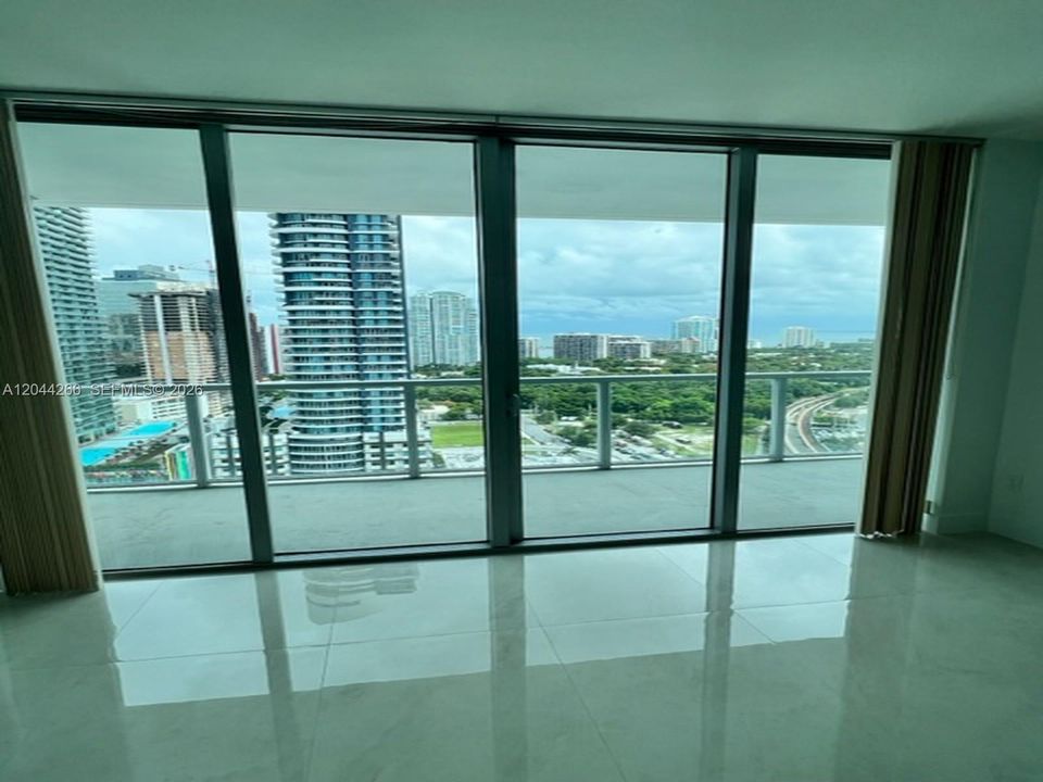For Rent: $3,000 (1 beds, 1 baths, 693 Square Feet)