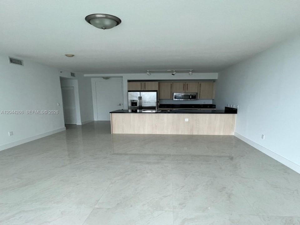 For Rent: $3,000 (1 beds, 1 baths, 693 Square Feet)
