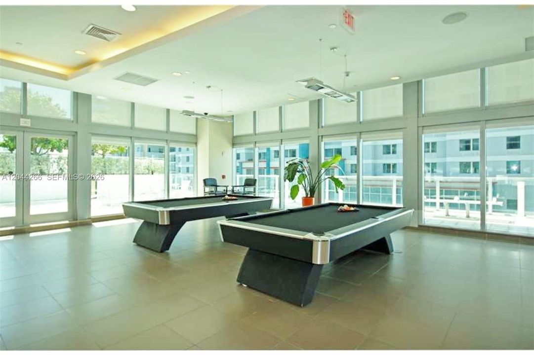 For Rent: $3,000 (1 beds, 1 baths, 693 Square Feet)