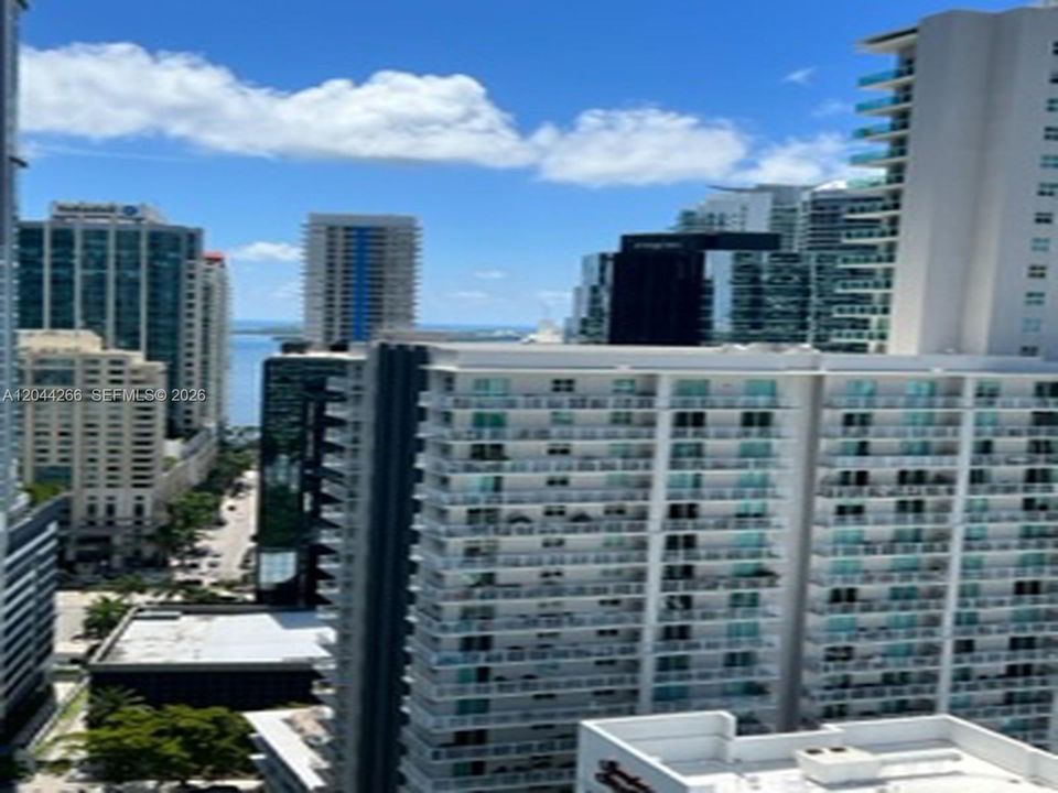 For Rent: $3,000 (1 beds, 1 baths, 693 Square Feet)
