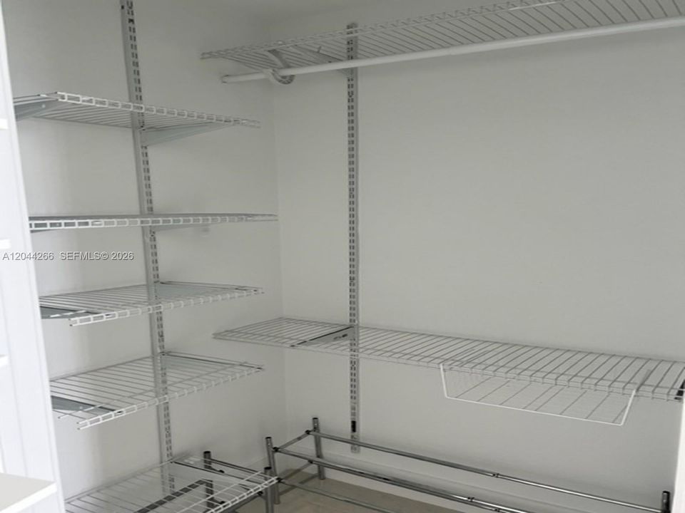 For Rent: $3,000 (1 beds, 1 baths, 693 Square Feet)