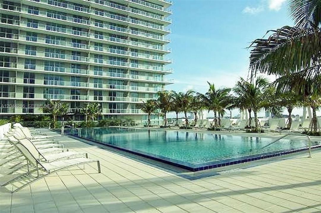 For Rent: $3,000 (1 beds, 1 baths, 693 Square Feet)